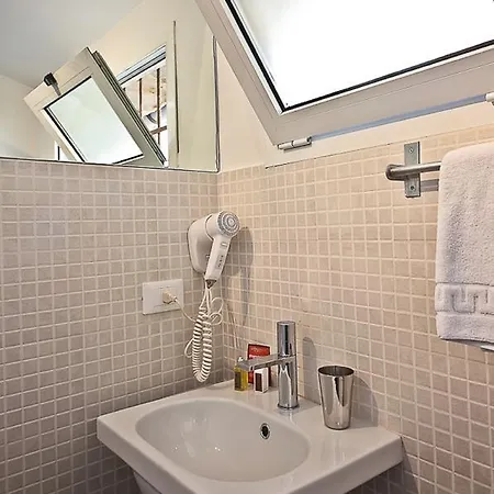 Pinzochere Mansarda Apartment Florence